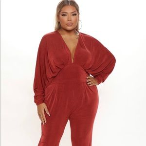NWT *BRAND NEW/NEVER WORN* Rust jumpsuit - Fashion Nova.